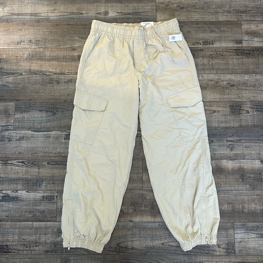 Old navy jogger pants cream color